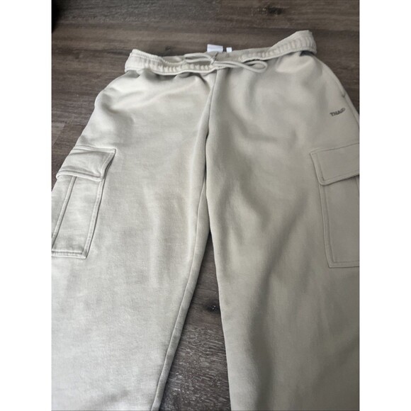 Aritzia TNA Cozy Sweatfleece Mega Cargo Sweatpants Women's Straight Leg Beige XL - Picture 9 of 10